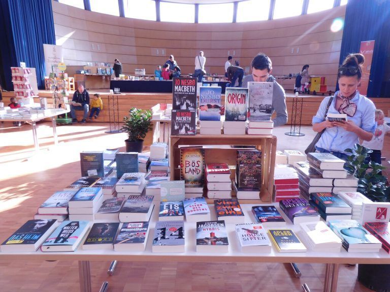 Im November verwandelt sich der J.-J.-Ender-Saal bei der Buch amKumma wieder in einen Büchertempel. Mäser