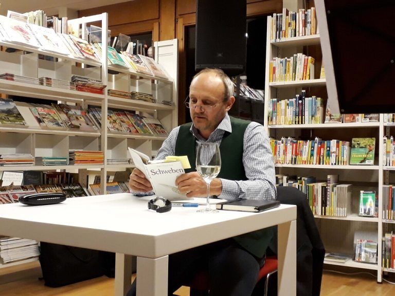 In der Bibliothek Montafon las der Bregenzer vor zahlreichen Besuchern. Bibliothek Montafon