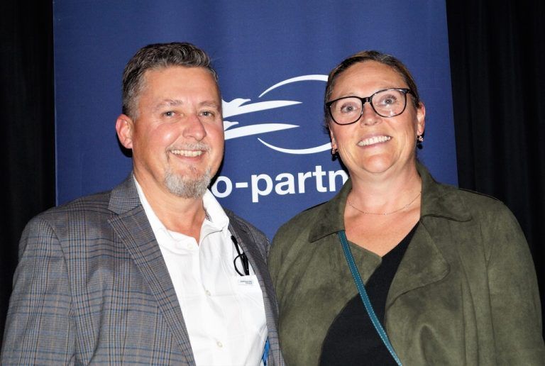 Jürgen Ropele und Caroline Schnell von der Firma Alpla.