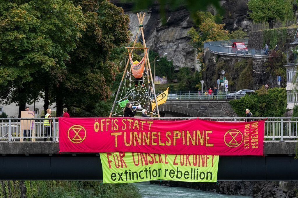 Unangemeldete Demo Montfortbrücke
