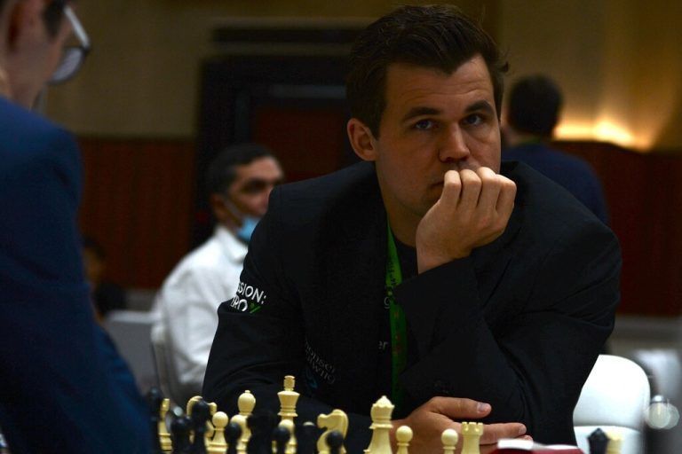 Magnus Carlsen wirft Hans Niemann Betrug vor. AFP