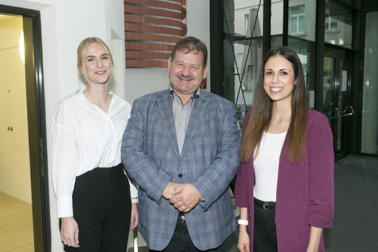 Stefania Sipura (l.) sowie Hubert Kinz und Julia Steurer.