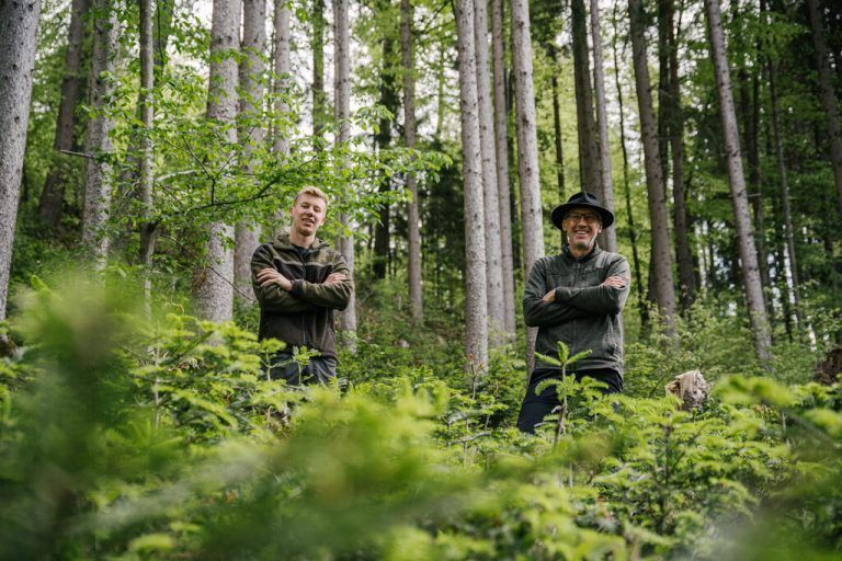 Tree.ly überzeugt immer mehr Waldbesitzer und Forstbetriebsgemeinschaften. Im Bild: Christof Leander und Walter Amann von der FBG Jagdberg.  FA/PiaPiaPia