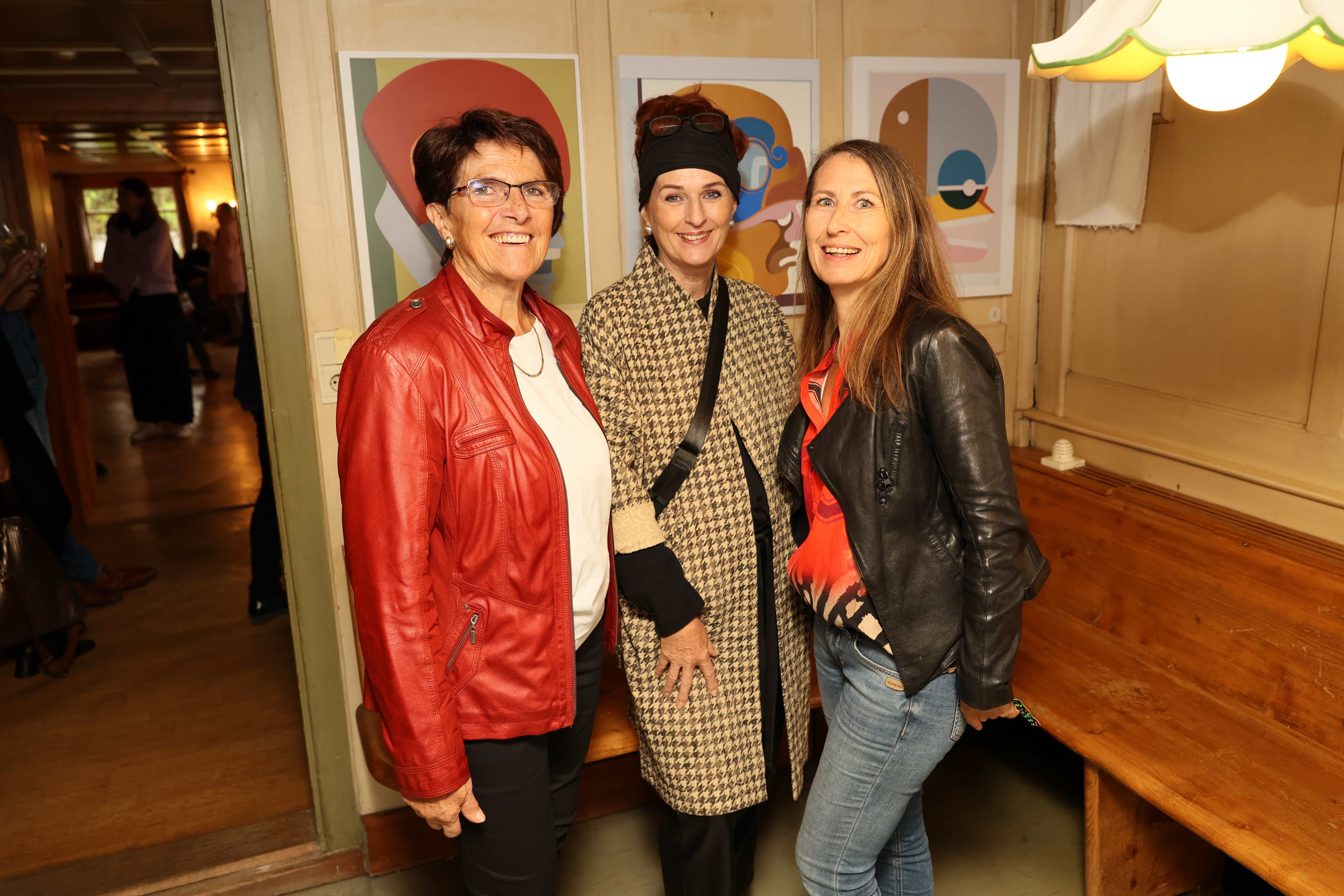 Erna Sutterlüty, Künstlerin Ulrike Maria Kleber und Klaudia Moosbrugger (Faltart).