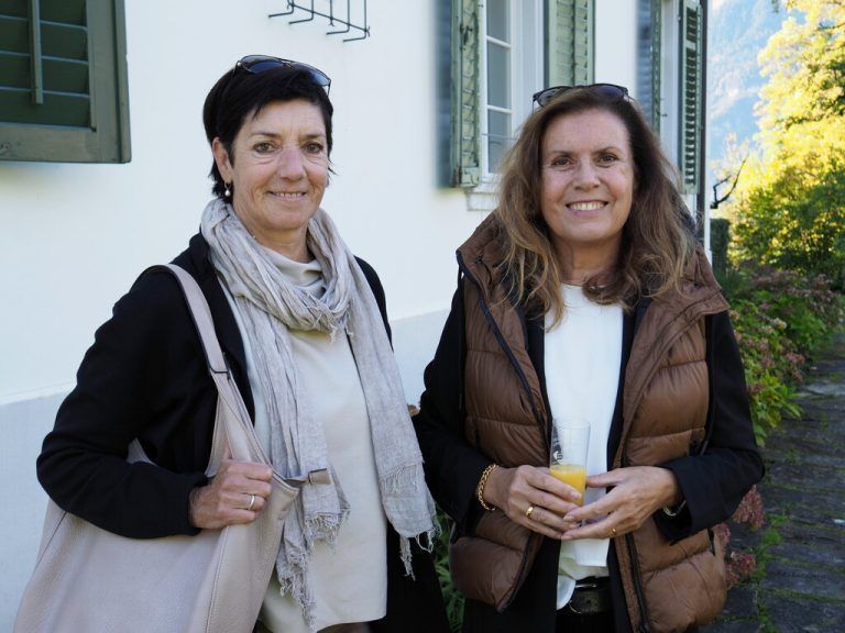Unter den Zuhörerinnen: Margit Schrottenbaum und Kornelia Salomon.