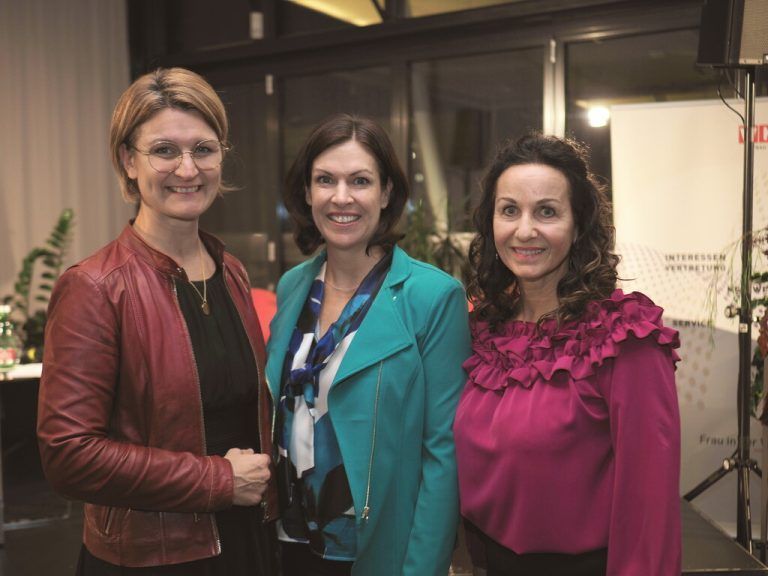 (v. l.) Karin Peer (Peerfect Events) sowie Referentin Katharina Schneider und Karin Furtner (Frau in der Wirtschaft). SIE