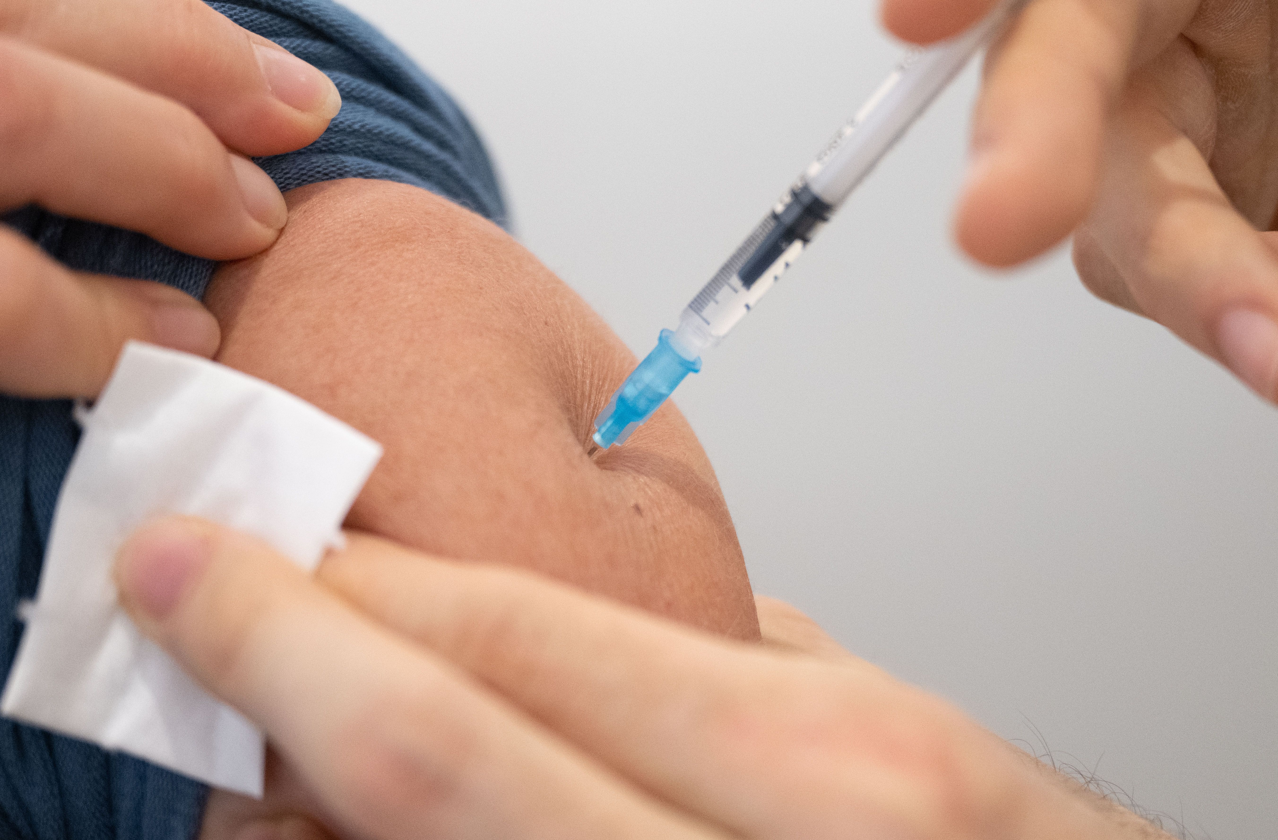 Gratis Corona-Impfungen und Tests werden verlängert