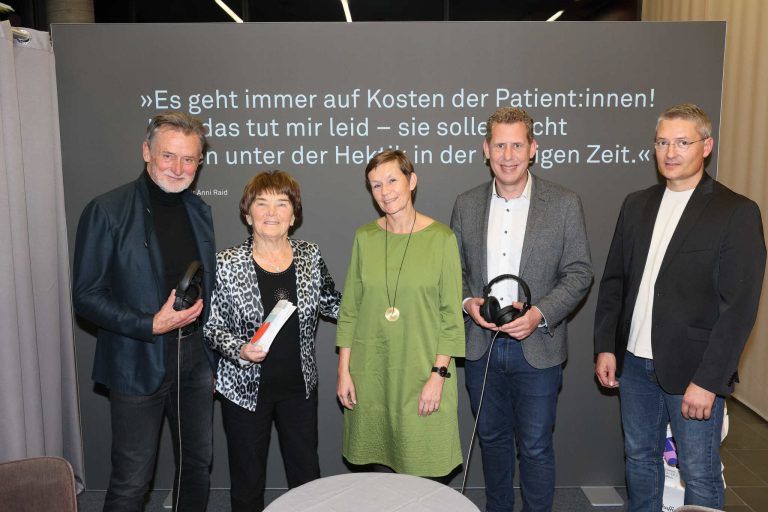 LR a.D. Hans-Peter Bischof, Herz-Vorturnerin Anni Raid, Kuratorin Michaela Feurstein-Prasser, AK-Präsident Bernhard Heinzle und Thomas Defranceschi. <span class="copyright">ame</span>