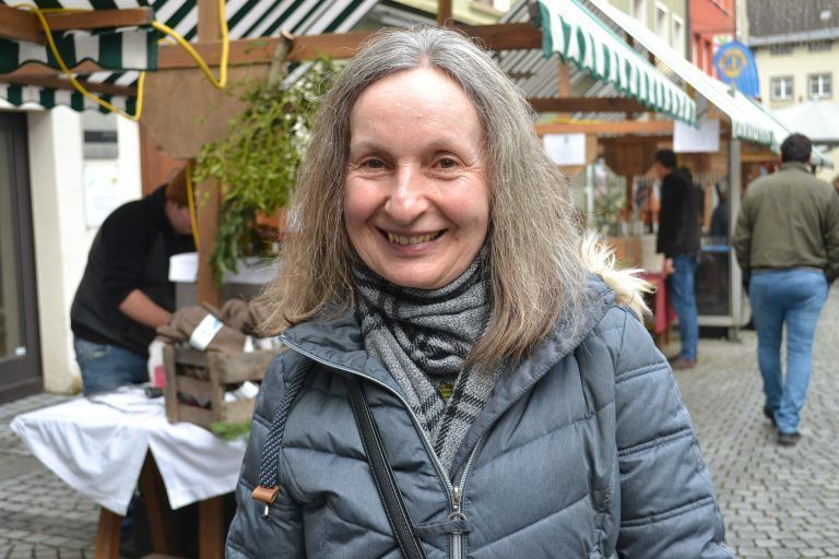 "Ich finde die Atmosphäre beim Heiligen BimBam besonders. Der Markt ist übersichtlich und wirkt heimelig. Der Standort in den engen Gassen von Bludenz fühlt sich wie ein zweites Wohnzimmer an." Cornelia Burtscher, Pädagogin