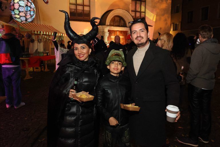 Auch Sandra Gomez, Santiago und Diego Gasca ließen sich das Fest in der Feldkircher Innenstadt nicht entgehen.