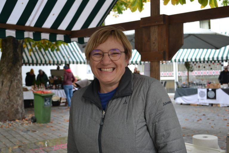 "Das Ambiente hier im Bayrischen Biergarten, aber auch in der Rathausgasse, finde ich besonders schön. Mir gefällt die Auswahl aus vielen schönen Handwerkssachen. Alles wurde mit Liebe gemacht." Heidi Fuchs, Gastronomin