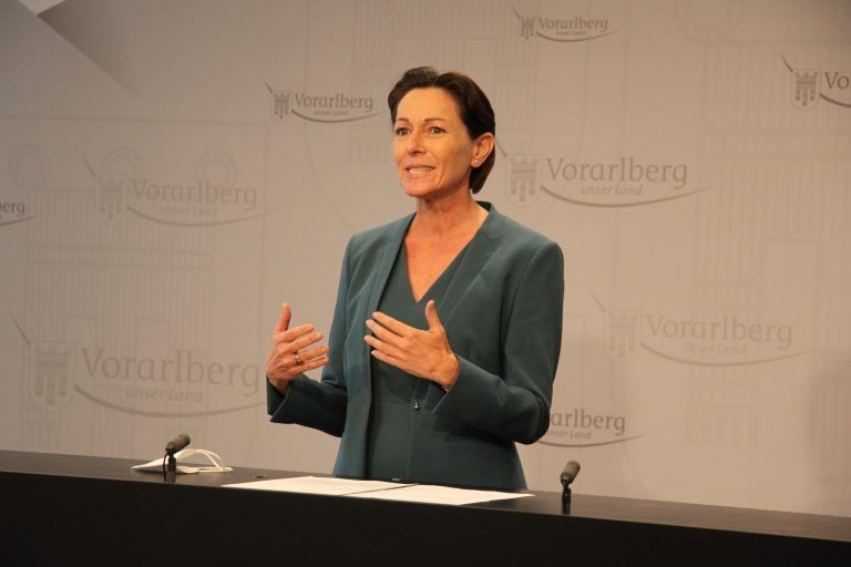 Gesundheitslandesrätin Rüscher verweist auf die Zusagen auf Bundesebene. <span class="copyright">VOL.at/Mayer</span>