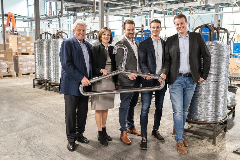 Hans, Ulli, Clemens, Sebastian und Adrian Metzler. Der Nachfolgeprozess wurde über mehrere Jahre hinweg geplant und vorbereitet. MEVO Metzler/Fink