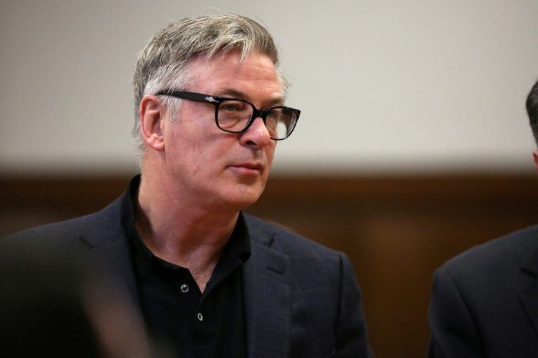 Alec Baldwin wirft Teilen der Filmcrew Fahrlässigkeit vor. reuters