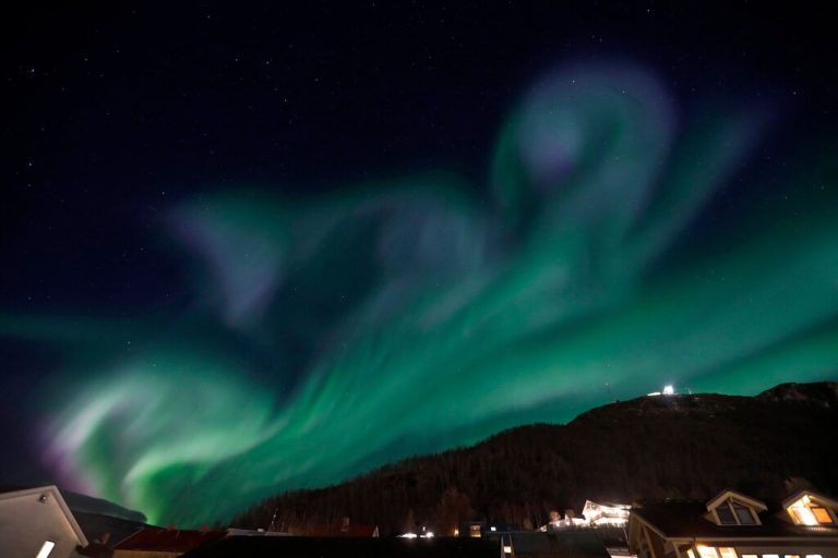Beeindruckendes Naturschauspiel: Polarlichter sind über der Stadt Tromsø in Norwegen zu sehen. AFP