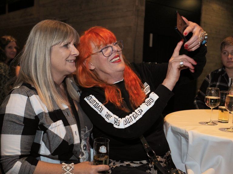 Birgit Albrecht und Gitte Sulzmann vom Monroes-Fanclub.