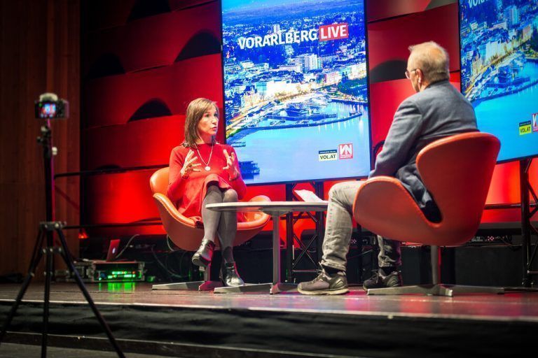 Carola Schneider im Vorarlberg-LIVE-Interview mit VN-Redakteur Klaus Hämmerle. Am Montag will sie wieder in Moskau sein.