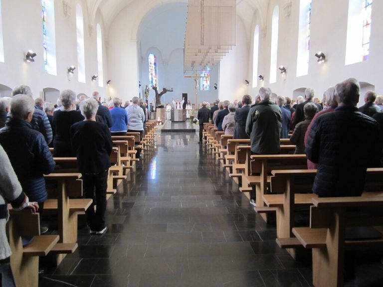 Der Dank- und Gedenkgottesdienst des Seniorenbundes Bregenzerwald fand in der Pfarrkirche Lingenau statt. SB Bregenzerwald