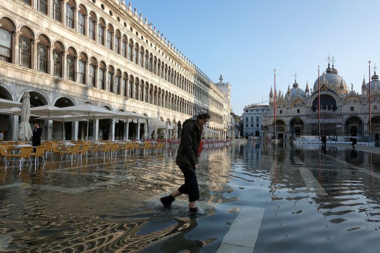 Der Markusplatz war gestern knöcheltief überflutet. Ohne die Flutschutztore wäre das Wasser hier hüfthoch gestanden. reuters