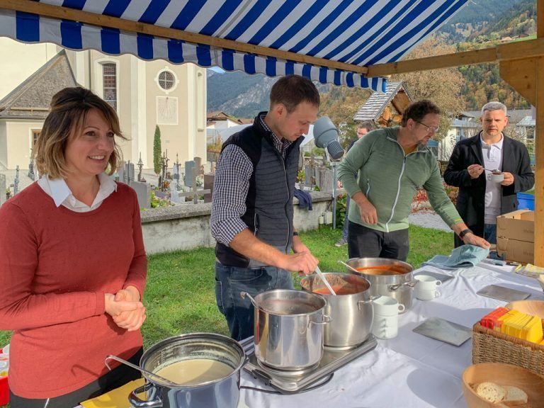 Der Pfarrgemeinderat Vandans lud am Weltmissionssonntag zum Suppenessen ein.STO