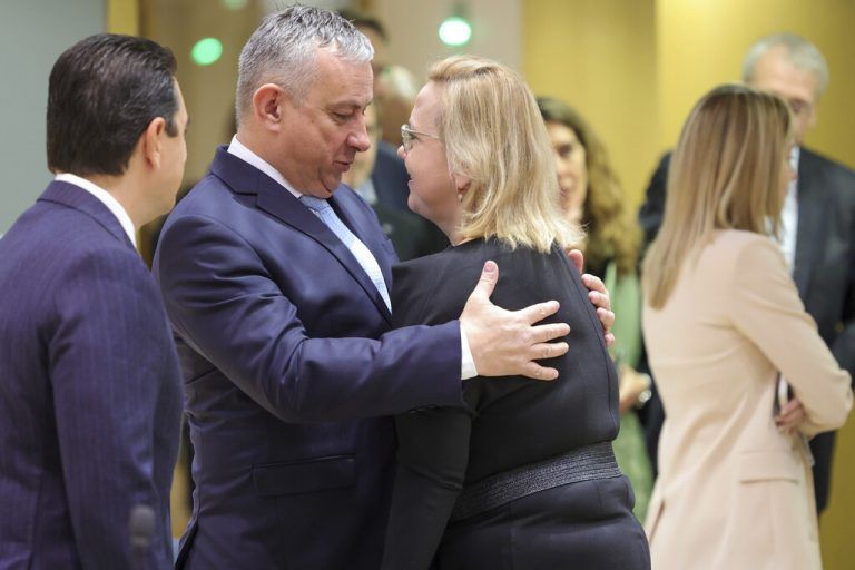 Der tschechische Energieminister Jozef Sikela mit seiner polnischen Amtskollegin A. Moskwa.AP