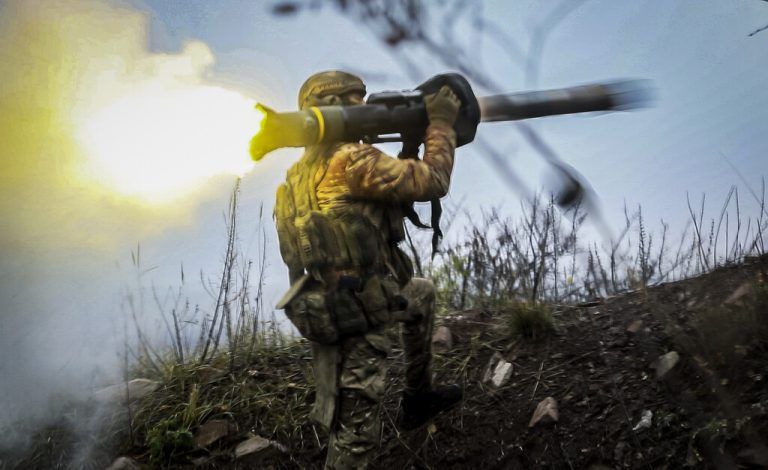 Die Kampfhandungen in der Region Donbass gehen nach dem russichen Beschuss zahlreicher Dörfer unvermindert weiter. ap