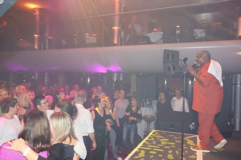 Die musik- und tanzbegeisterten Teilnehmer kamen auch bei Soulstar Sydney Young­blood voll auf ihre Kosten. A. Meusburger
