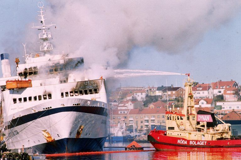 Die „Scandinavian Star“ war 1990 mit 480 Menschen an Bord in Brand geraten. AP