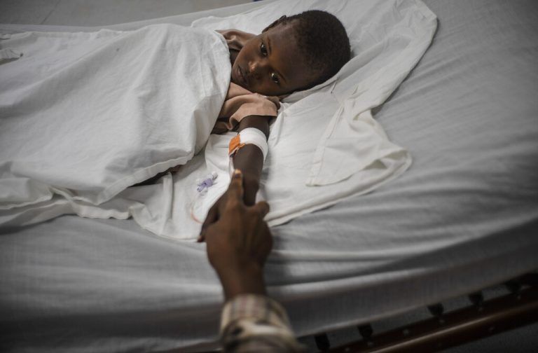 Die Unruhen in Port-au-Prince in Haiti gehen weiter. Ein Bub wurde von einer Streukugel verletzt. 96.000 Menschen sind geflüchtet. AP