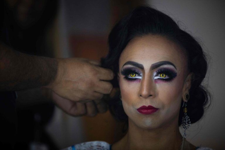 Ein Model bereitet sich hinter den Kulissen auf die traditionelle Fashion Week in Mexiko-Stadt vor. AFP