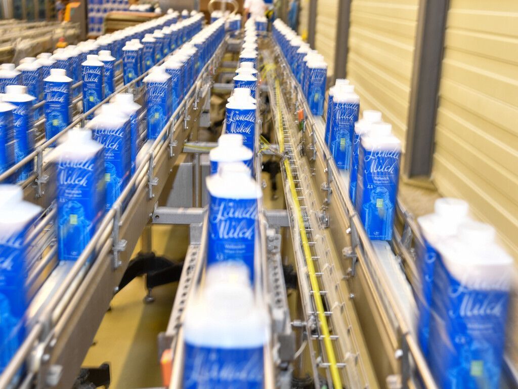 Lebensmittelgroßhändler klagen: „Bekommen keine Ländle Milch.“ »D1
