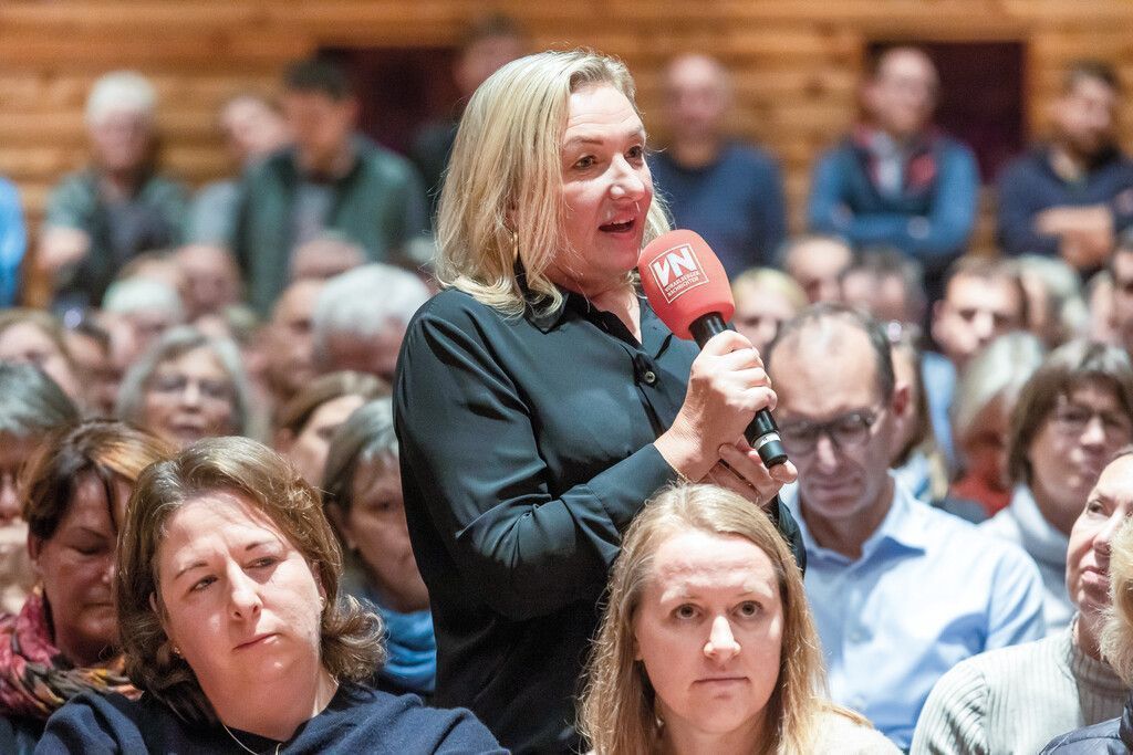 Hitzige Debatte beim  VN-Stammtisch zu neuem Höchster Bürgermeister. »A6