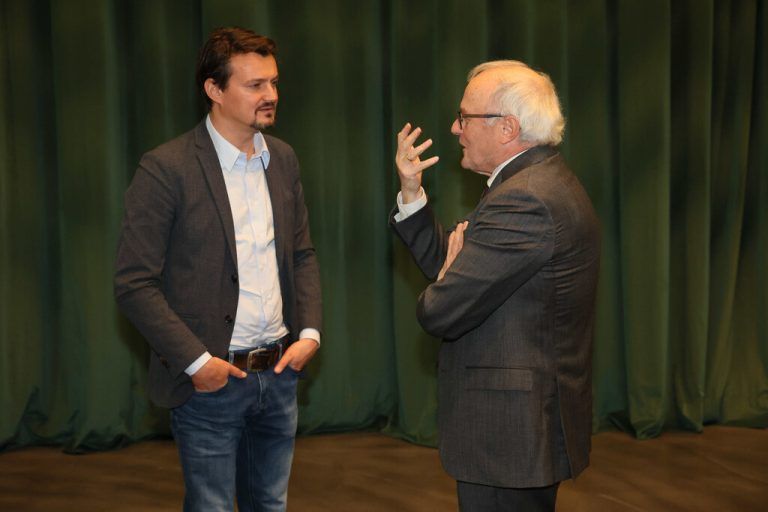 GF Michael Metzler im Gespräch mit Referent Reinhard Haller.
