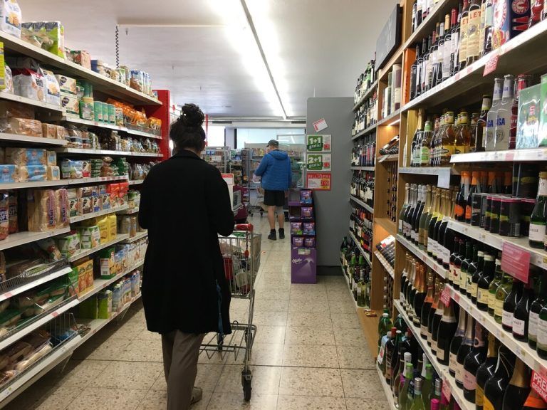 Gibt es keine Einigung, soll es im Handel Warnstreiks geben. vol