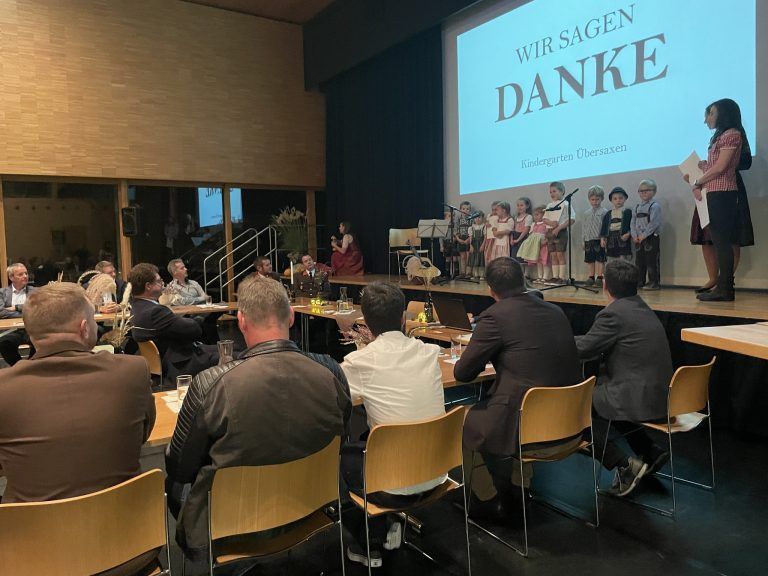 Die Kinder des Kindergartens dankten dem scheidenden Gemeindeoberhaupt mit einem selbstgedichteten Lied.