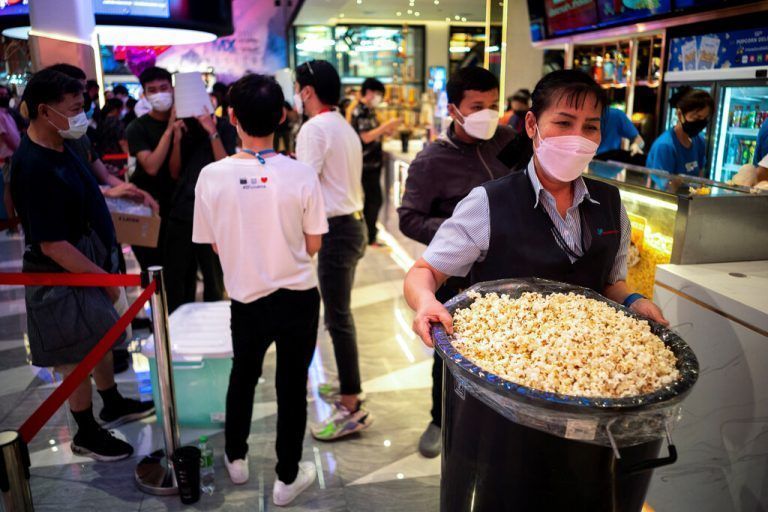 In einem Kino in Bangkok gibt es die Aktion „All you can eat Popcorn“. Die Flatrate kostet 199 Baht, was etwa 5,40 Euro entspricht. Reuters