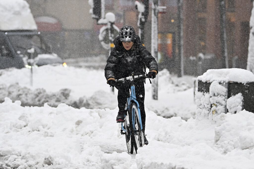 Wintereinbruch legt Verkehr lahm