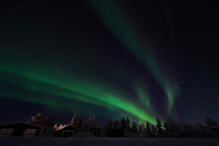 Nordlichter (Aurora borealis) erhellen den Himmel über Jukkasjarvi bei Kiruna im schwedischen Lappland. afp
