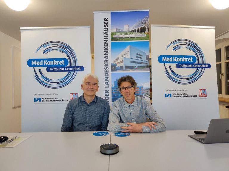 Oberarzt Otto Gehmacher (l.) und Christoph Miller sprachen offen über die oft schwierige Arbeit in der Palliativpflege.khbg