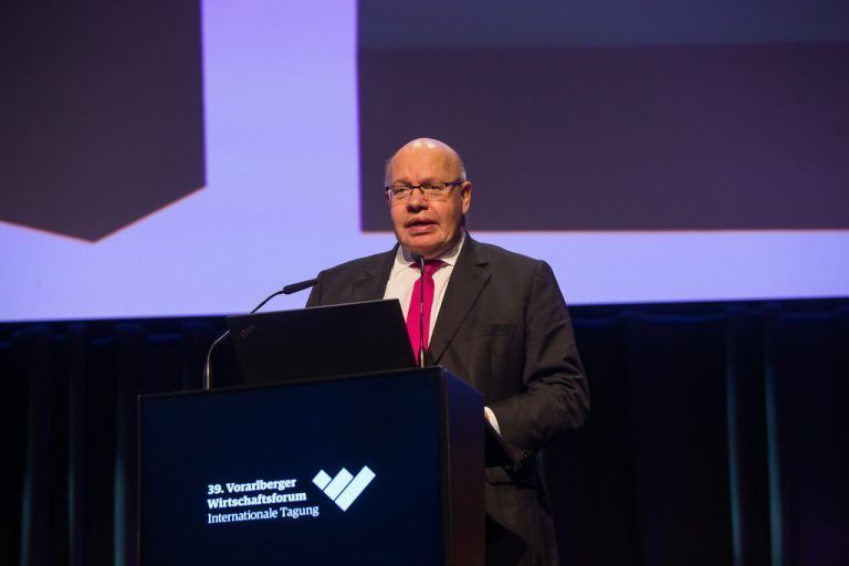 Peter Altmaier prägte nahezu drei Jahrzehnte lang die deutsche Politik. Nun plant er, der große Bücherfan, selbst unter die Autoren zu gehen.