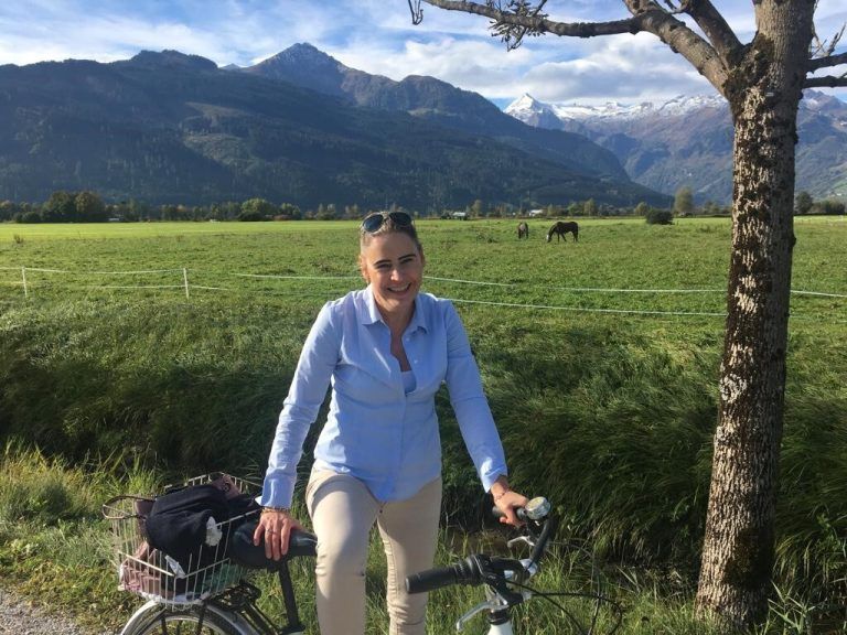 Radfahren ist ein weiteres Hobby, dem Elisabeth Fornetran gerne frönt.