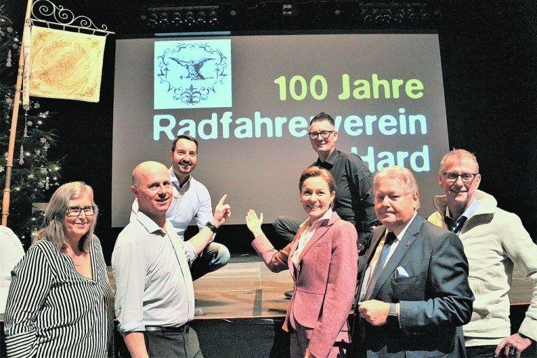 RV-Obfrau Dagmar Rudolph, Landespräsident Herby Tessadri, Sportreferent Sanel Dedic, Landesrätin Martina Rüscher, Kassier Sven Büttner, ÖRV-Präsident Harry Mayer und Vize Herbert Steiner. yas