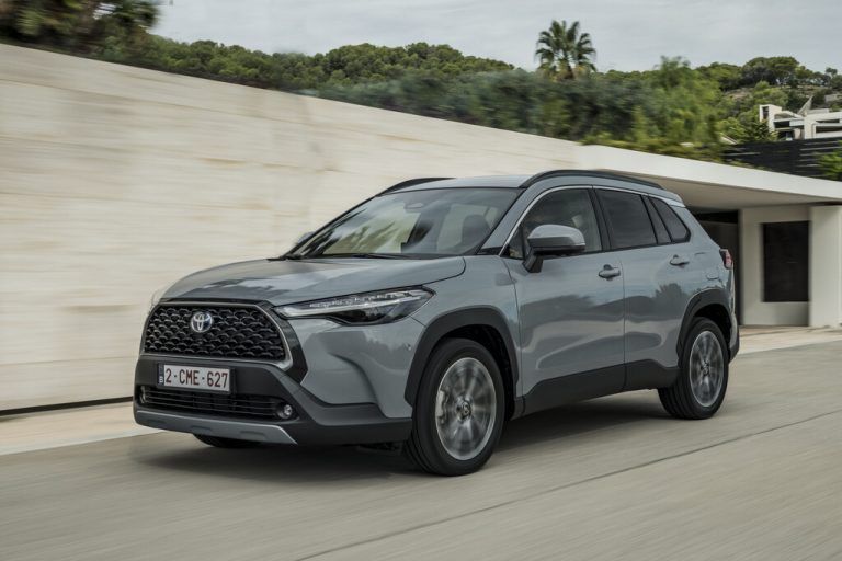 Toyota Corolla Cross: Das jüngste Modell der Kompakt-SUV-Palette ist außen robust, innen kommod ausgestattet. Die Antriebe sind Vollhybride.