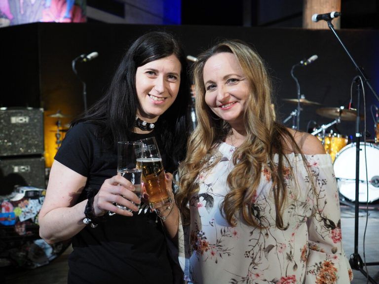 Unter den Besucherinnen waren auch Iris Zimmermann und Melanie Schoch.