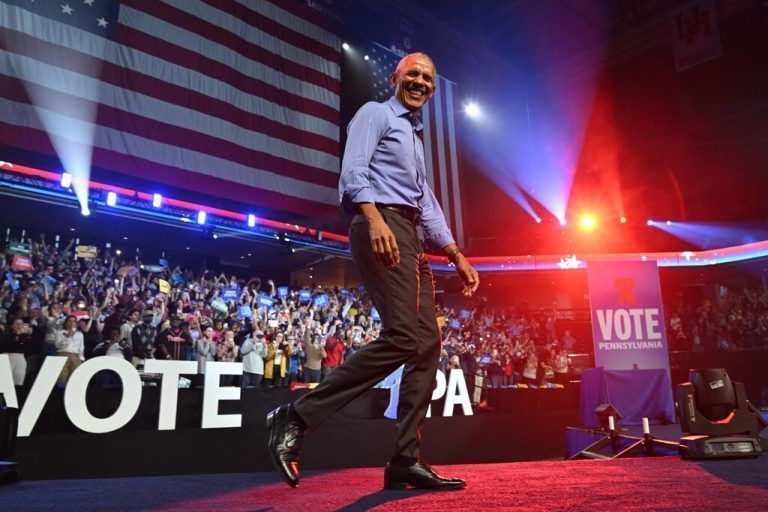 Vor den Zwischenwahlen unterstützt Ex-US-Präsident Barack Obama in Philadelphia, Pennsylvania, den Senats-Kandidaten John Fetterman. AFP