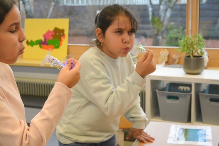 Wie funktioniert die Windkraft? Das haben die Schülerinnen und Schüler selber im Experiment gelernt. 