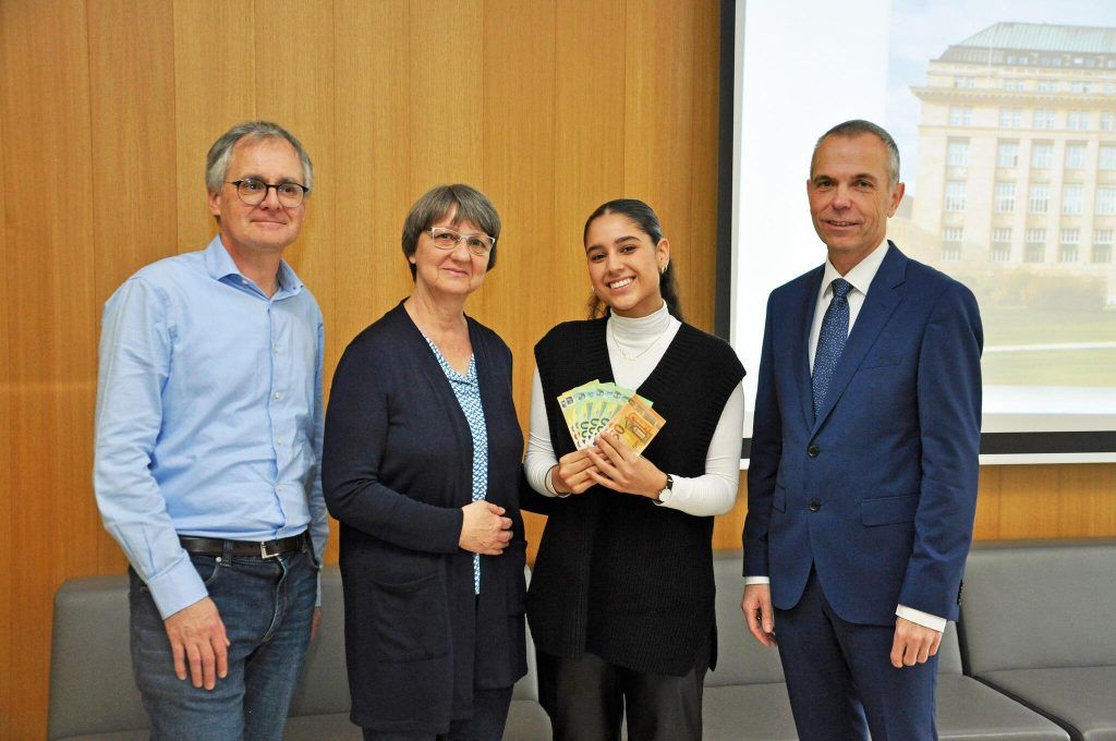 Lustenauer HAK-Schülerin erhält Stipendium der Nationalbank