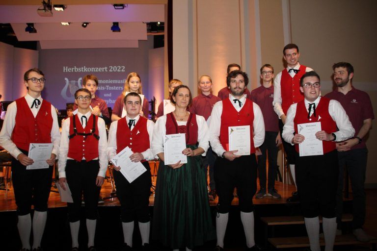 …und Leistungsabzeichen verteilt.