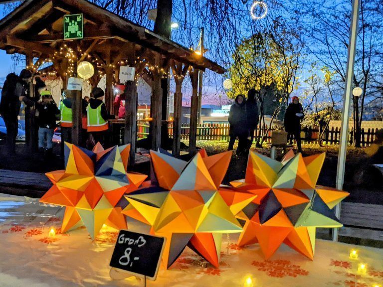 Der Erlös des Lichterfestes geht an die Schülerbetreuung. 
