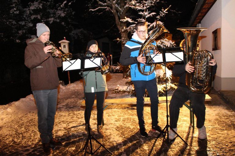 Ein Bläserquartett des Musikvereins Frastanz sorgte mit Weihnachtsklassikern für Stimmung.<span class="copyright"> HE</span>